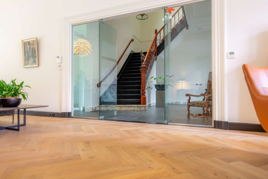 Eikenhouten vloer, houten vloer, pvc vloer, eiken vloer, vloer eikenhout, eiken houten vloer, licht eiken, eiken parketvloer, De Paal Parket