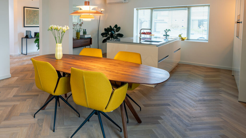 Gemoderniseerde bungalow - Houten vloeren - De Paal Parket