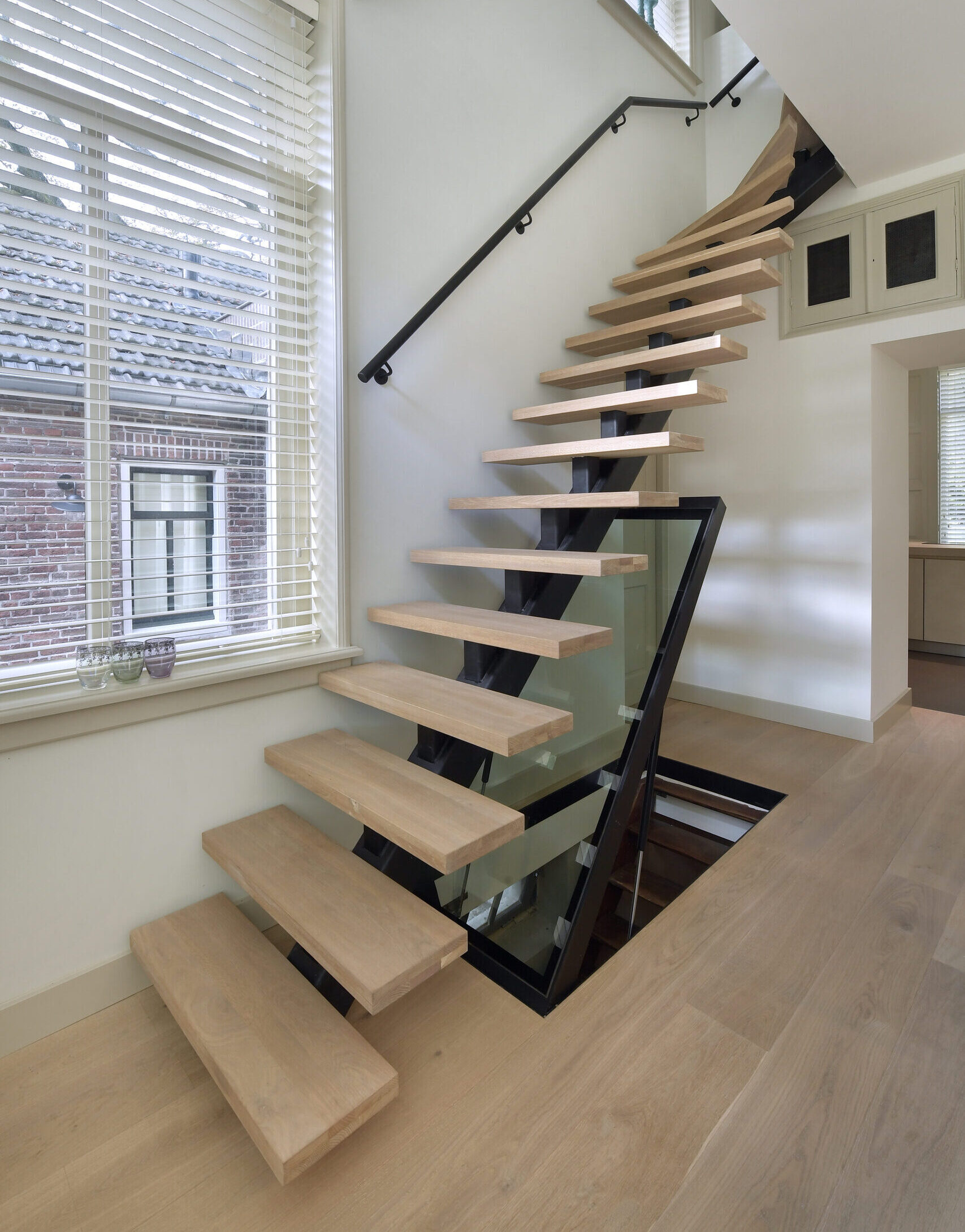 Industrieel interieur, houten vloer, warm interieur, visgraatvloer, weense punt vloer, rechte planken, De Paal Parket