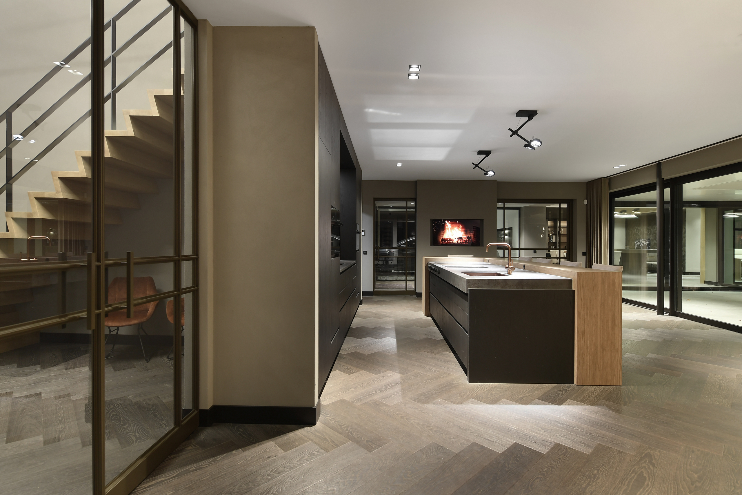 Industrieel interieur, houten vloer, warm interieur, visgraatvloer, weense punt vloer, rechte planken, De Paal Parket