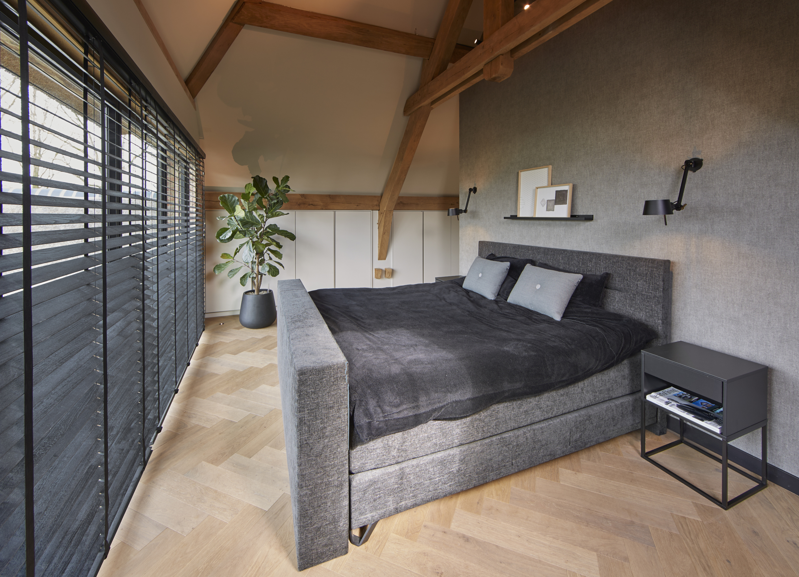 Industrieel interieur, houten vloer, warm interieur, visgraatvloer, weense punt vloer, rechte planken, De Paal Parket