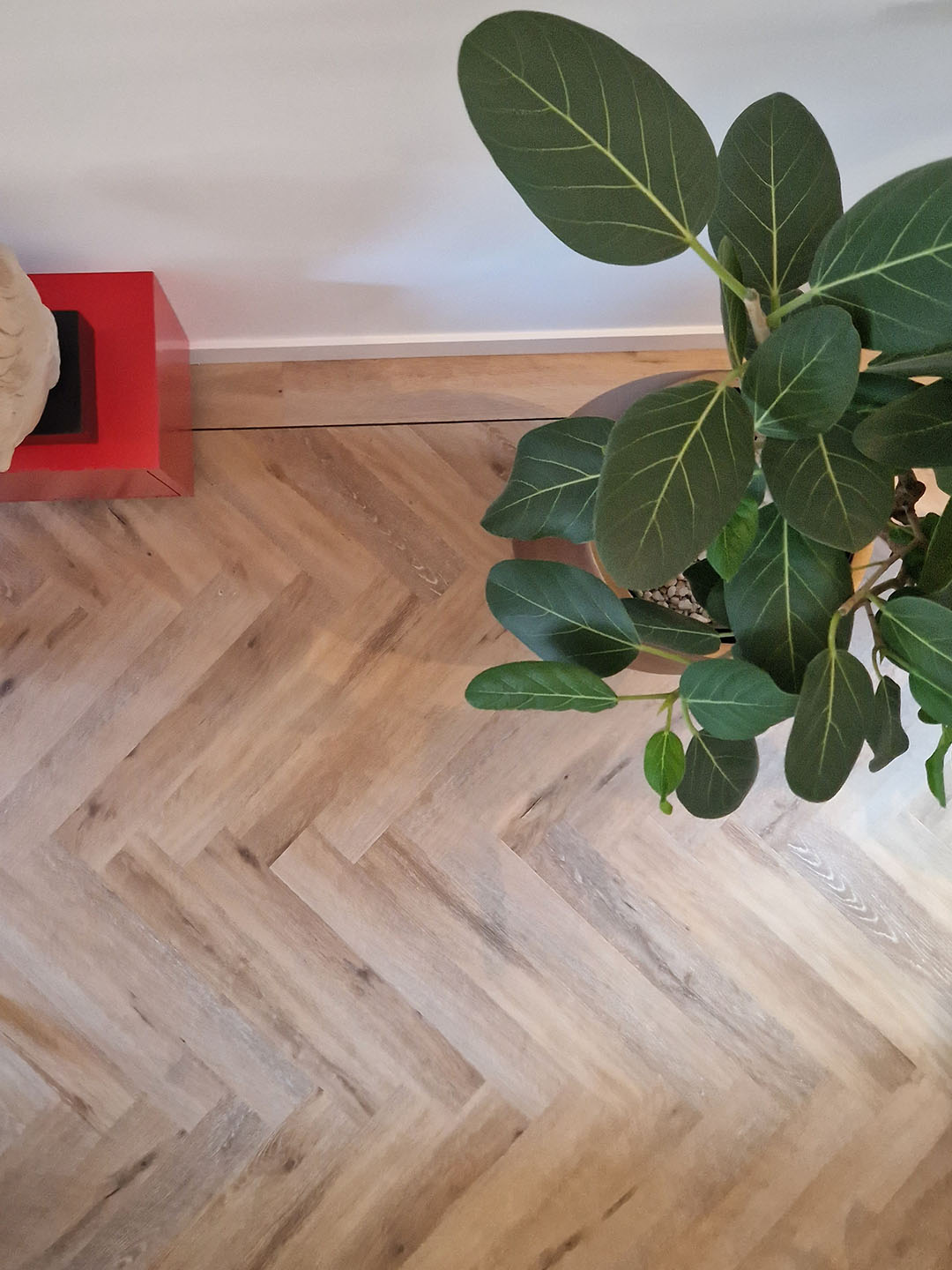 Houten vloer jaren 30 woning, visgraat vloer jaren 30, Hongaarse punt vloer karakteristieke woning, PVC houtlook jaren 30 interieur, De Paal Parket