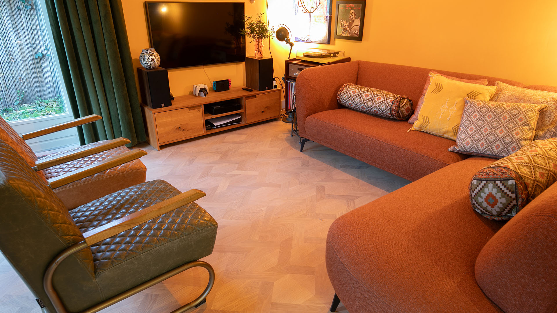 Houten vloer jaren 30 woning, visgraat vloer jaren 30, Hongaarse punt vloer karakteristieke woning, PVC houtlook jaren 30 interieur, De Paal Parket