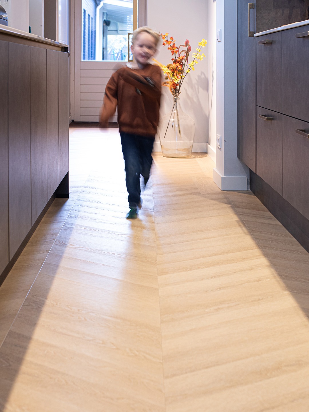 Houten vloer jaren 30 woning, visgraat vloer jaren 30, Hongaarse punt vloer karakteristieke woning, PVC houtlook jaren 30 interieur, De Paal Parket