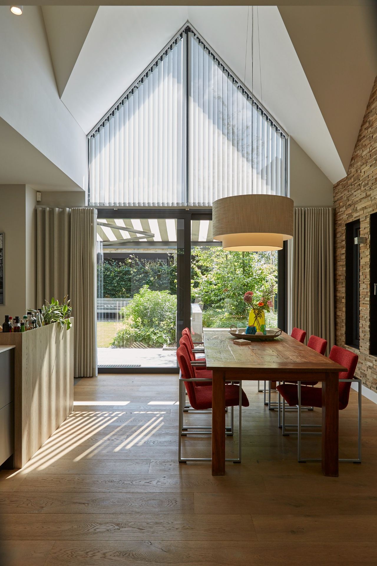 Licht eiken vloer, naturel eiken vloer, eikenhouten vloer, multiplank eiken, kleur houten vloer, plankbreedte eiken vloer, De Paal Parket