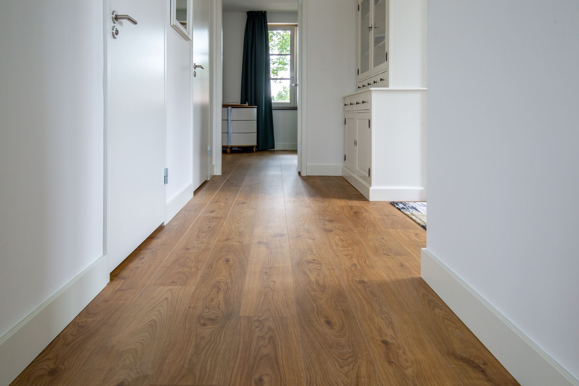 Licht eiken vloer, naturel eiken vloer, eikenhouten vloer, multiplank eiken, kleur houten vloer, plankbreedte eiken vloer, De Paal Parket