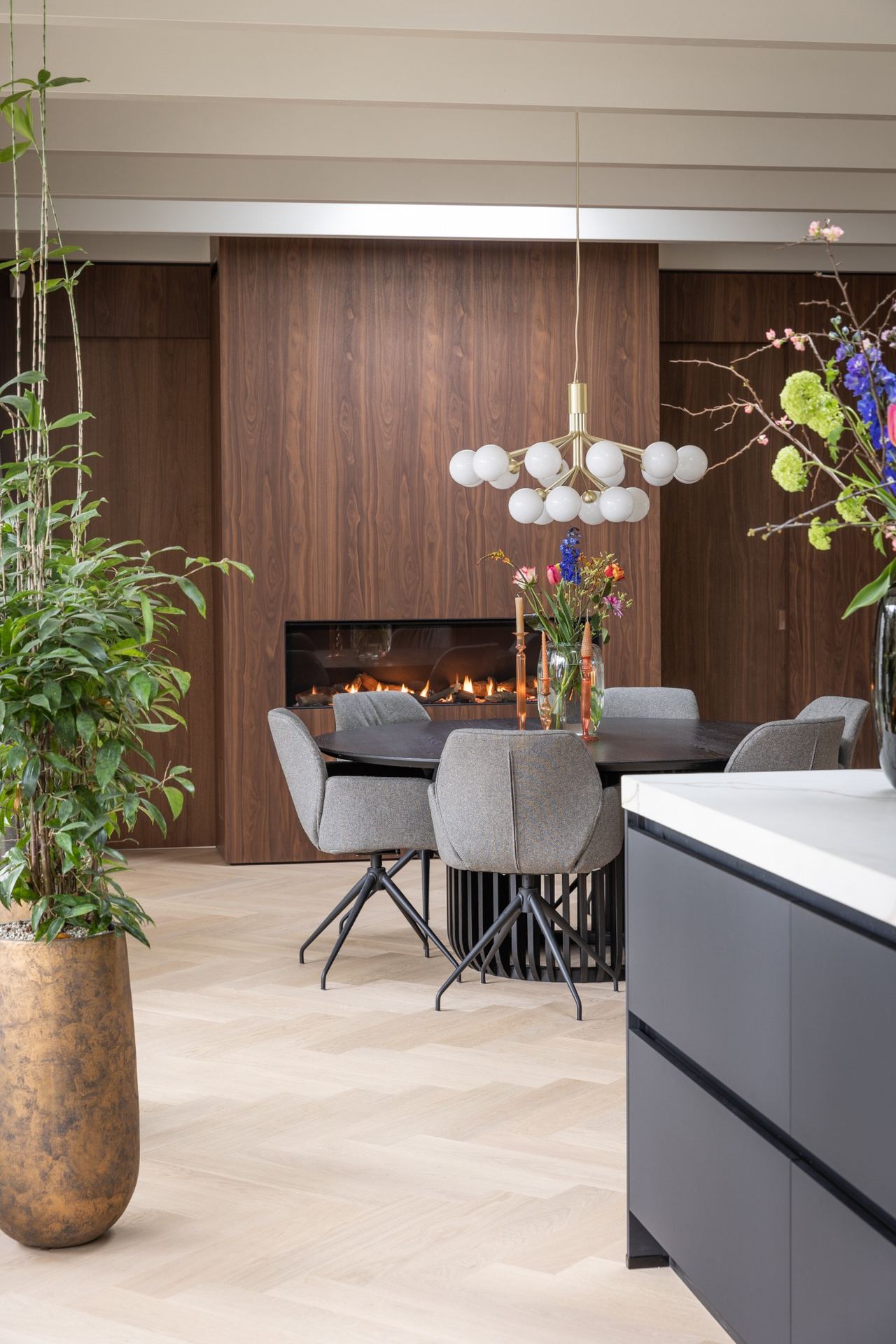 Licht eiken vloer, naturel eiken vloer, eikenhouten vloer, multiplank eiken, kleur houten vloer, plankbreedte eiken vloer, De Paal Parket