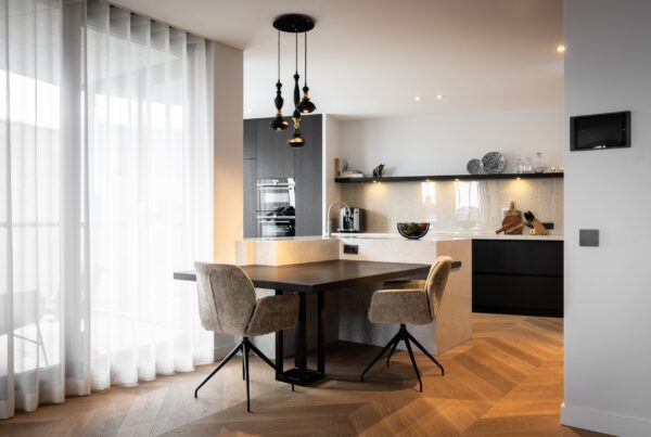 Massief houten vloer, multiplank vloer, massief eiken vloer, rechte planken eiken, houten vloer op maat, De Paal Parket