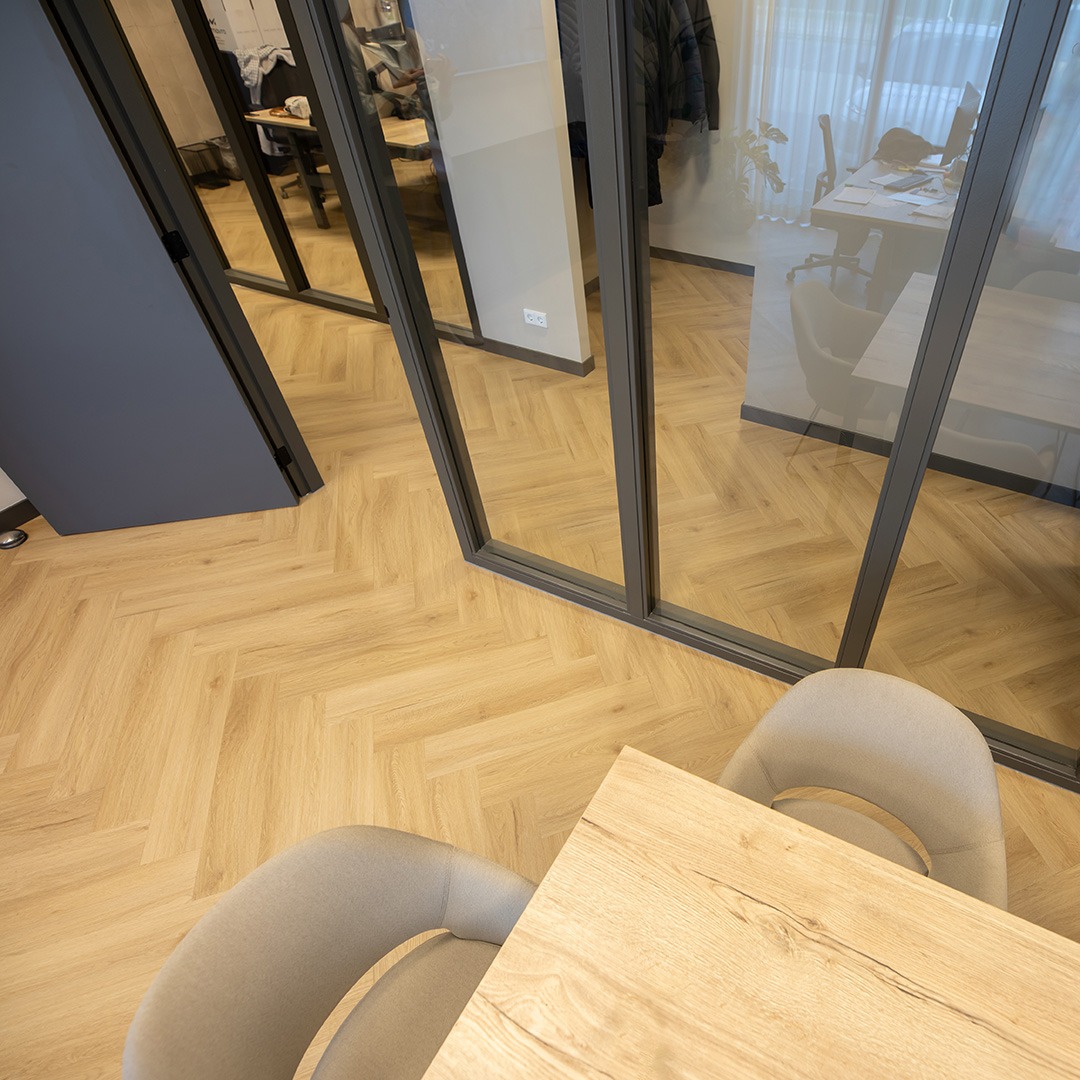 Modern kantoorpand - PVC Vloeren - De Paal Parket