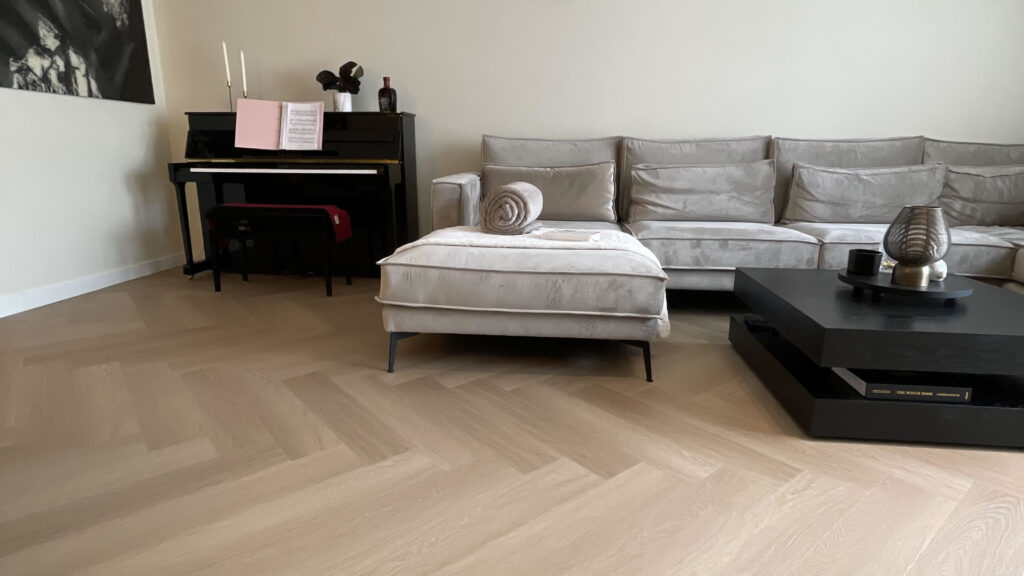 Moderne naturel visgraat - PVC Vloeren - De Paal Parket