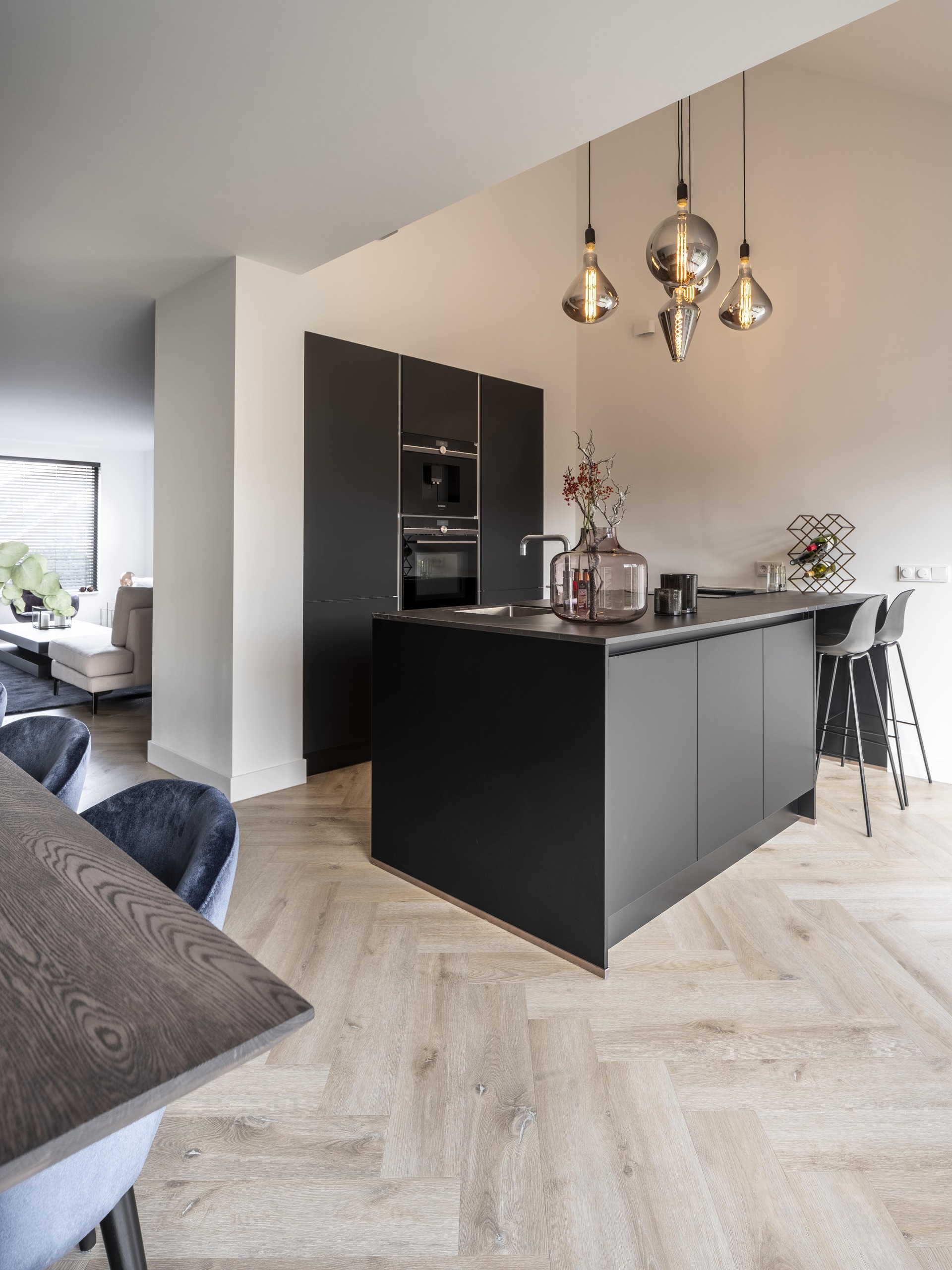 Vloer egaliseren, PVC-vloer leggen, egaline vloer, egaliseren vloer, PVC-vloer inclusief leggen, houten vloer egaliseren, vloer egaliseren voor PVC, De Paal Parket