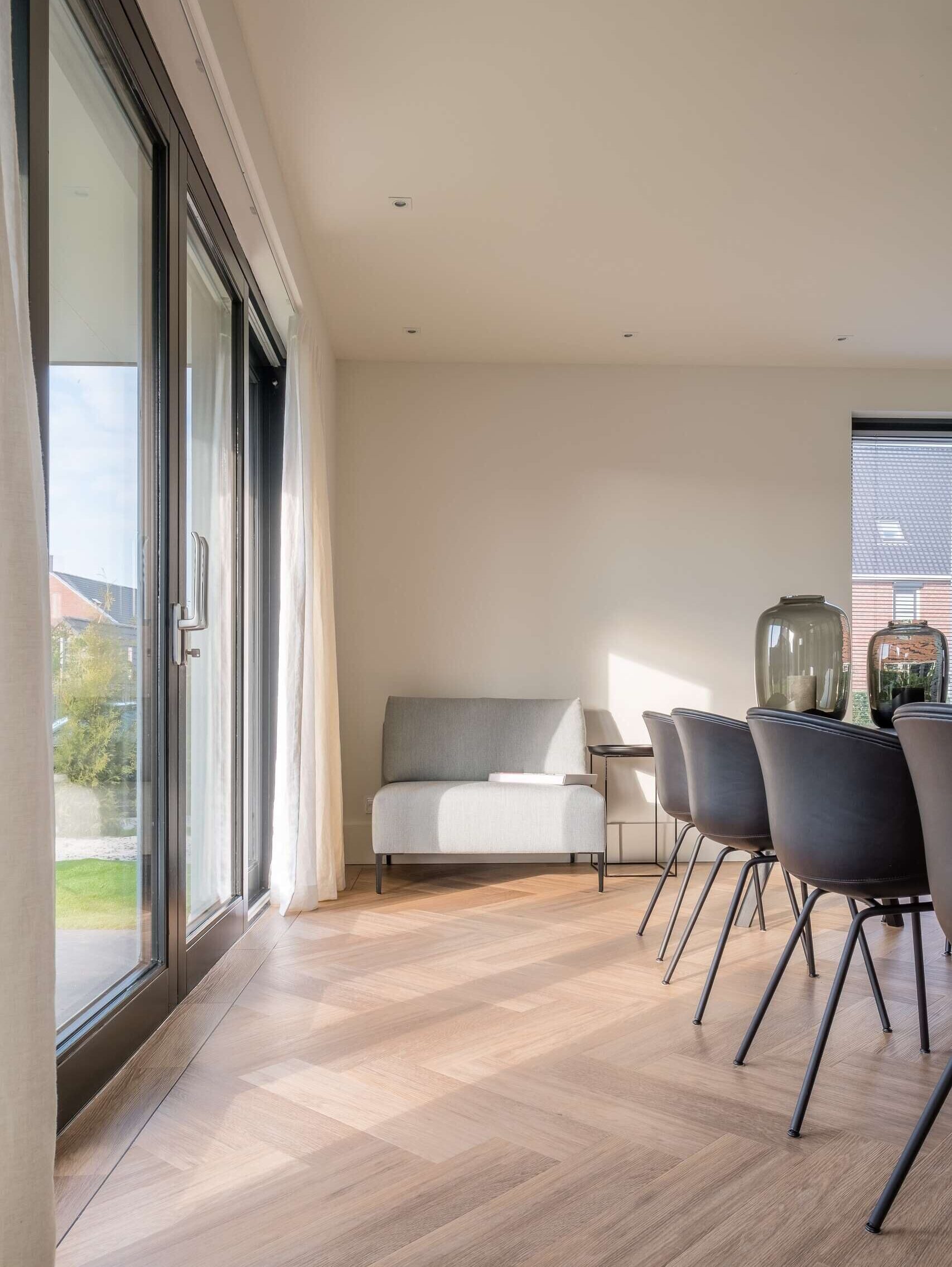 Vloer egaliseren, PVC-vloer leggen, egaline vloer, egaliseren vloer, PVC-vloer inclusief leggen, houten vloer egaliseren, vloer egaliseren voor PVC, De Paal Parket