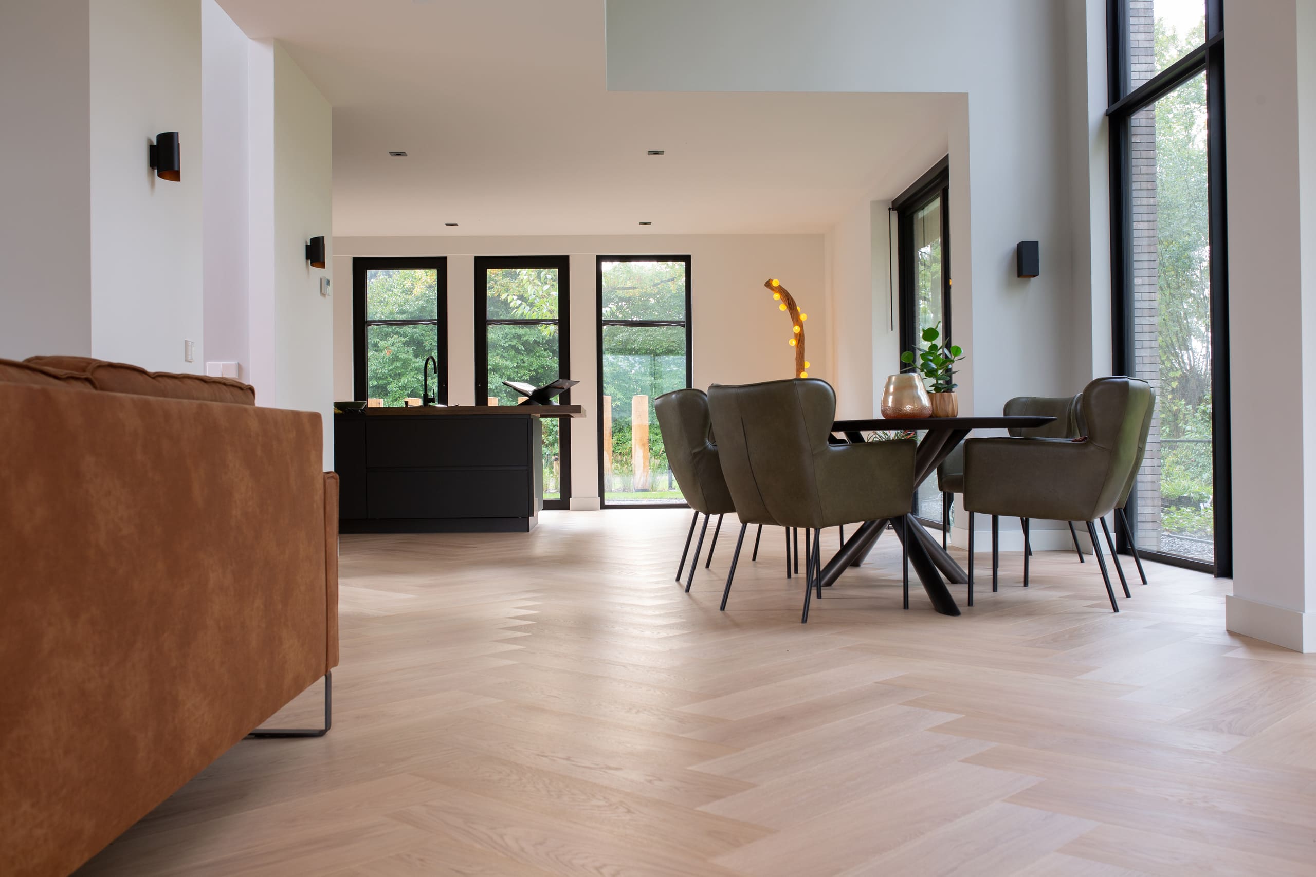 Vloerverwarming houten vloer, houten mloer met vloerverwarming, vloer met vloerverwarming laten leggen, vloerverwarming op houten vloer, De Paal Parket