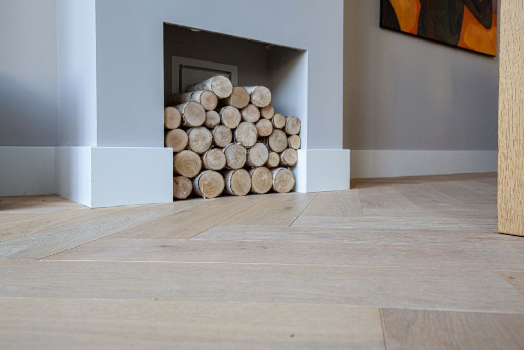 Houten vloer reinigen, houten vloer, houten vloer schoonmaken, houten vloer onderhoud, reinigen houten vloer, De Paal Parket